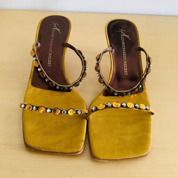 GIUSEPPI ZANOTTI SQUARE TOE VINTAGE CRYSTAL GOLD HEEL SIZE 9
NWOT - Picture 4 of 4